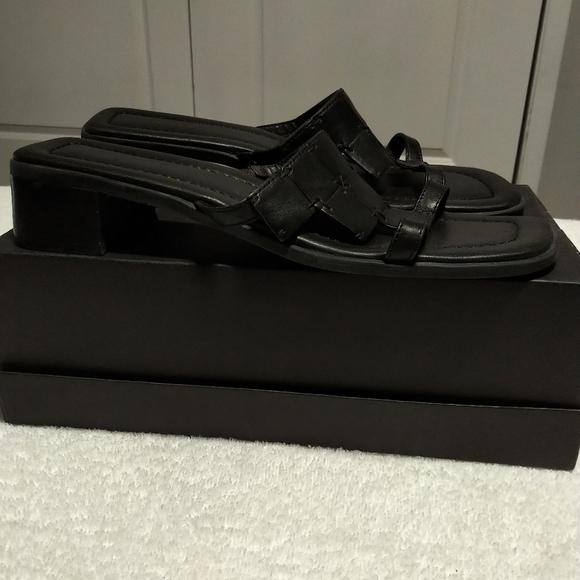 Danielle Black Sandals - Picture 2 of 7